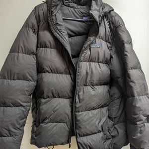 Men’s Patagonia Men Silent Down Puffer Jacket in Black Size M